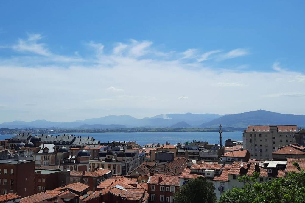 Centrico Piso Reformado Con Vistas A La Bahia *
